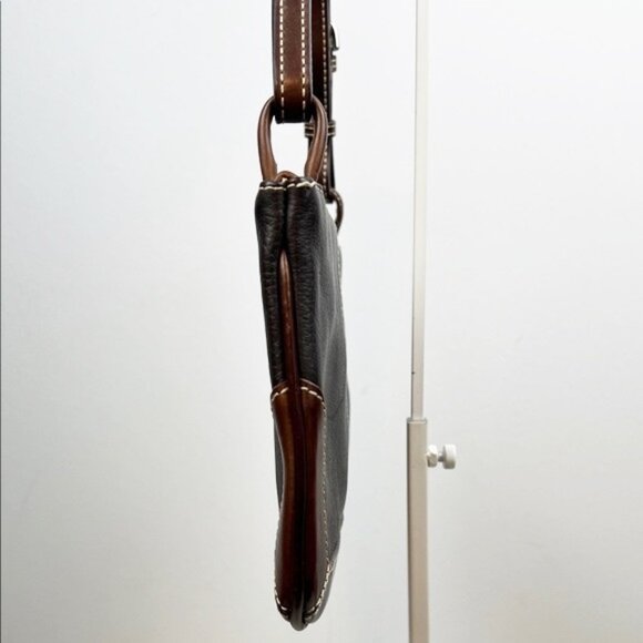 Dooney & Bourke Classic Autumn Dark Brown Slim Flat Pebbled Leather Shoulder Bag - Picture 3 of 16